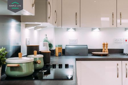 4 bedroom semi-detached house to rent - Photo 4