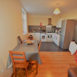 2 bedroom Flat in 1 Low Close Street, Leeds - Photo 1