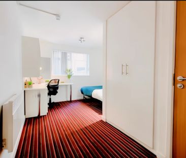 Two Bed Bronze - Photo 1