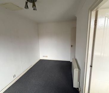 1 Bed Flat, Leen Court, NG7 - Photo 2