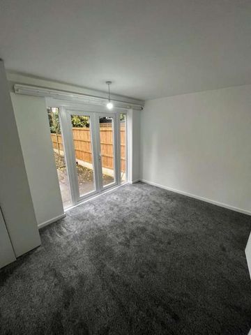 Merton Close, Oldbury, B68 - Photo 2