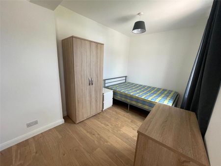 9 bedroom semi-detached house to rent - Photo 5