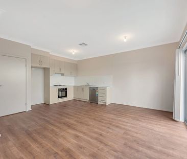 Townhouse in well sought area - Photo 4