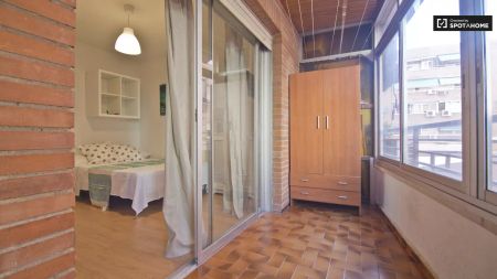 Single Bed in Furnished rooms for rent in a 5-bedroom apartment in Alcalá de Henares - Foto 5