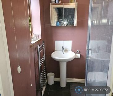 3 bedroom semi-detached house to rent - Photo 4