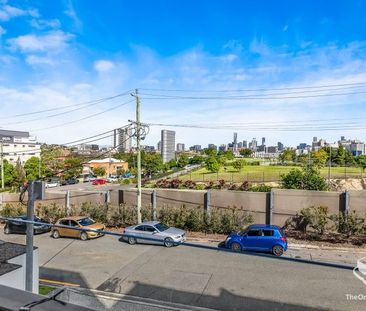 Unfurnished Modern Apartment with Brisbane City View - Photo 5