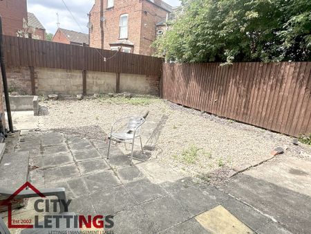 4 Bedroom Semi-Detached House - Photo 2