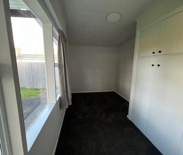 Parkway Wainuiomata, 3 bedrooms - Photo 4