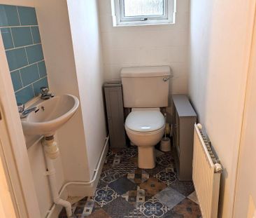 3 bedroom semi-detached house to rent - Photo 5