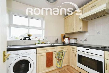 Thorley Court, Swindon, SN25 - Photo 4