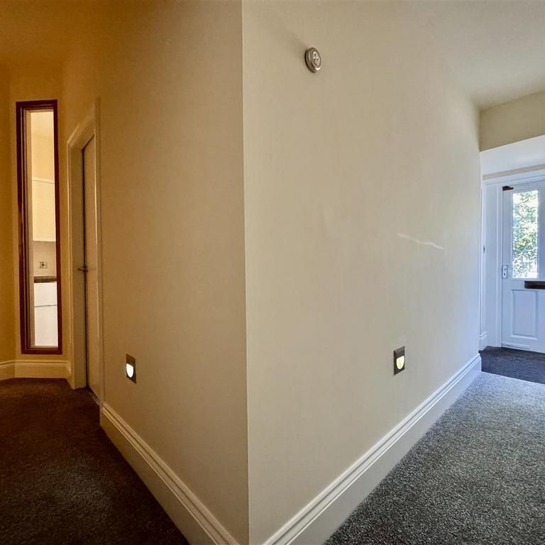 1 bedroom character property to rent - Photo 1