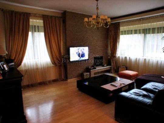 Four Bed Family House with Pool on the Forest - Corbeanca - Fotografie 1