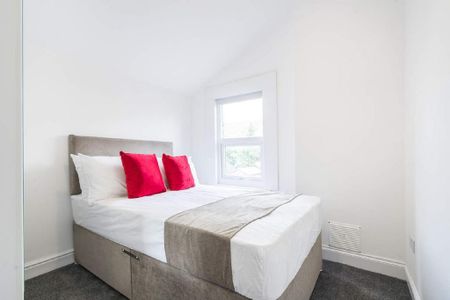 4 bedroom terraced house to rent - Photo 3