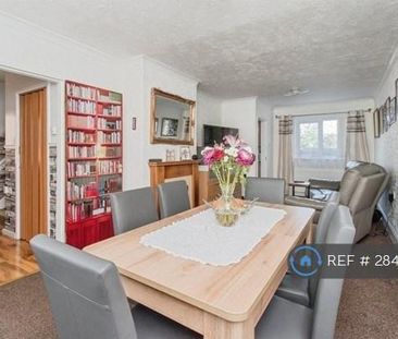 3 bedroom semi-detached house to rent - Photo 4