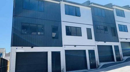 Rent this Lovely Home in Sandringham - Photo 2