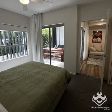 Experience Elevated Living: Luxurious 2-Bedroom Apartment in Prime Helensvale Location! - Photo 2