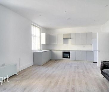 3 bedroom apartment to rent - Photo 2