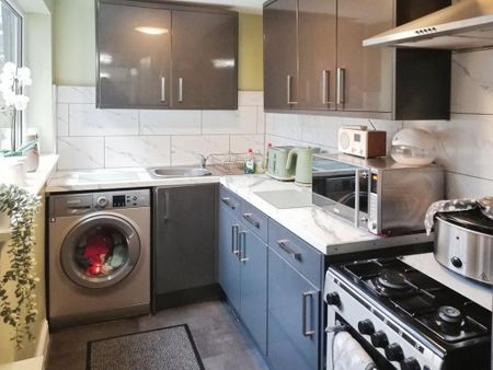 2 bedroom terraced house to rent - Photo 2