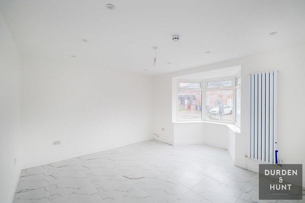 4 bedroom end of terrace house to rent - Photo 1