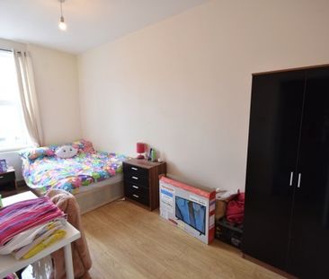 3 Bed - Eighth Avenue, Heaton - Photo 3