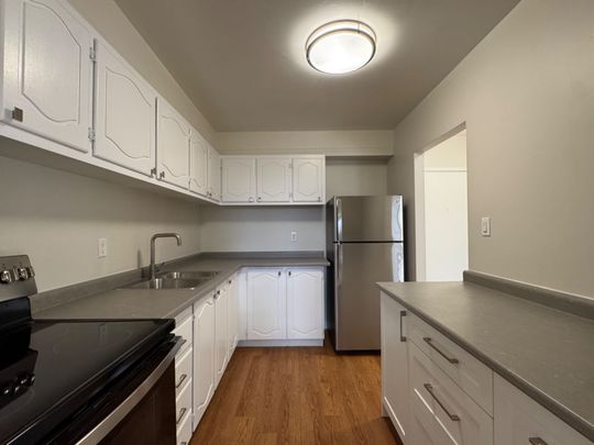 For Lease - 5611 Valley Way Unit# 319, Niagara Falls, Ontario - Photo 1