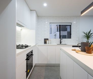 COMTEMPORARY TWO BEDROOM TOWNHOUSE - Photo 4