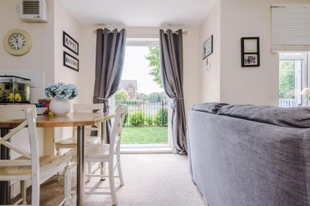 Studio to rent - Photo 2