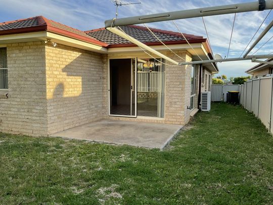 THREE BEDROOM OXLEY VALE TAMWORTH - Photo 1