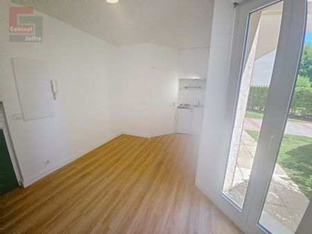 Location Appartement 1 pièce 13m² FONTAINEBLEAU 77300 - Photo 2
