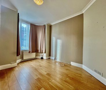 Berkeley Terrace, Leeds - Photo 1