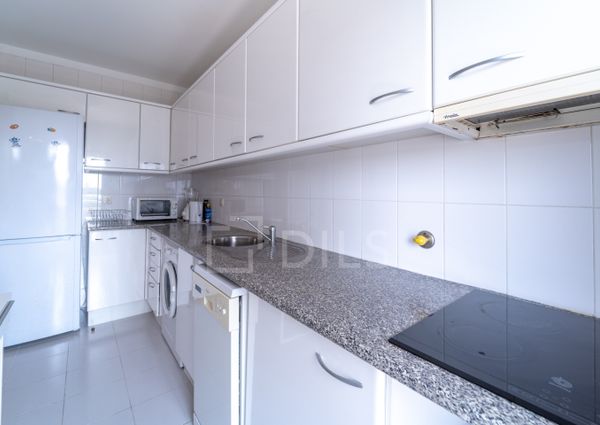 Apartamento T1 com terraço e lugar de garagem situado no Campo Alegre