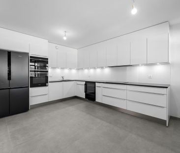 Exceptionnel : attique en duplex rénové de 236 m2 avec rooftop ! - Photo 2