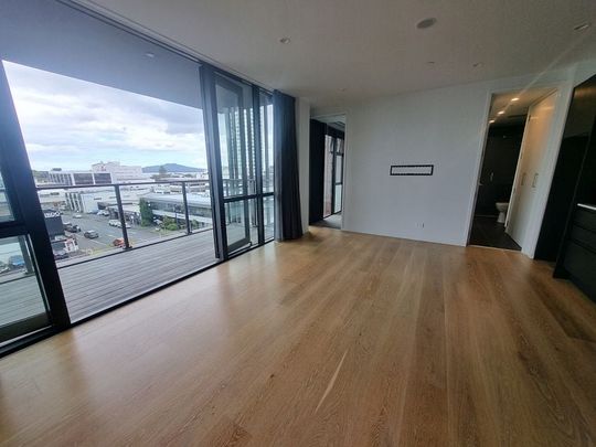 Modern 1BR Apt in Vibrant Takapuna! - Photo 1