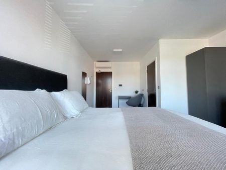 1 bedroom in a flat share to rent - Photo 5