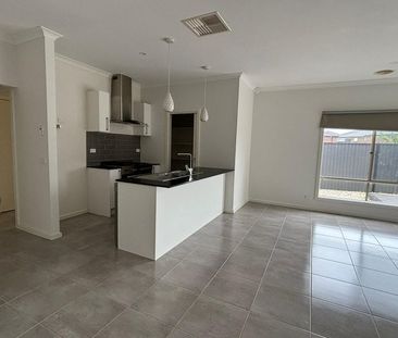 Affordable Family Living in Roxburgh Park - Photo 4