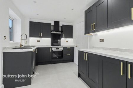 3 bedroom semi-detached house to rent - Photo 4