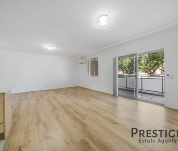 Entertainer's Delight - Spacious Ground Floor Apartment - Photo 1