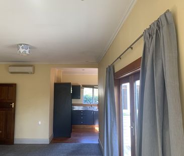 Five bedrooms, large living space with 3 heat pumps. Student property - Photo 6