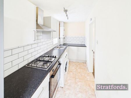 3 bedroom semi-detached house to rent - Photo 4