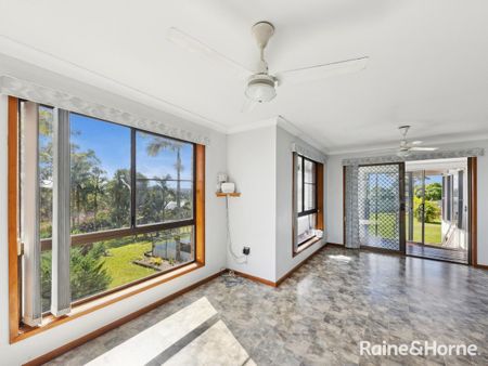 Spacious 4-Bedroom Family Home with River Views - Photo 3