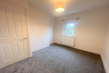 2 bedroom semi-detached house to rent - Photo 3