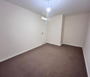 3 bedroom end of terrace house to rent - Photo 4