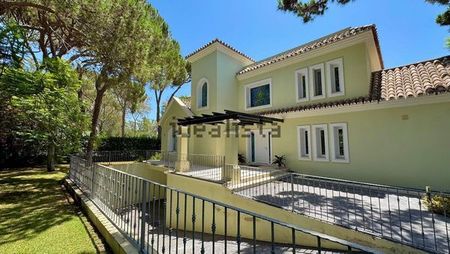 Alquiler de casa o chalet independiente en Urbanización Marbella del Este - Photo 5