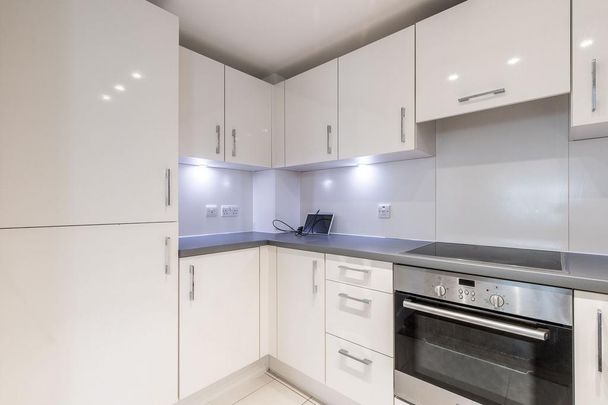 2 bedroom ground floor flat to rent - Photo 1