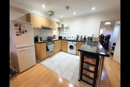 2 Bed Flat, Portland Place, BS2 - Photo 4