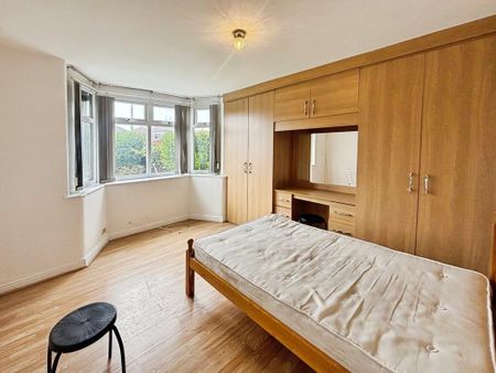 4 bedroom semi-detached house to rent - Photo 2