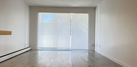 Gary Manor - Photo 2