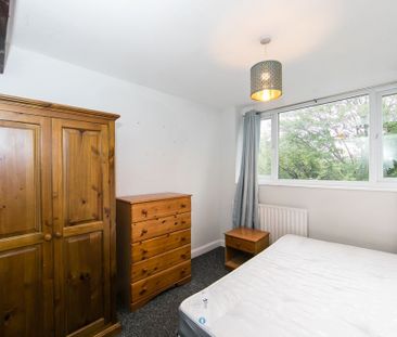 St Michaels Lane, Headingley, Leeds - Photo 3