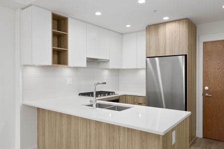 750 Dogwood St (4th Floor), Coquitlam - Photo 2