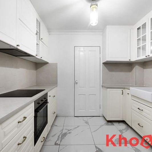 BEAUTIFULLY SPACIOUS ONE BEDROOM IN GREAT LOCATION - Photo 1